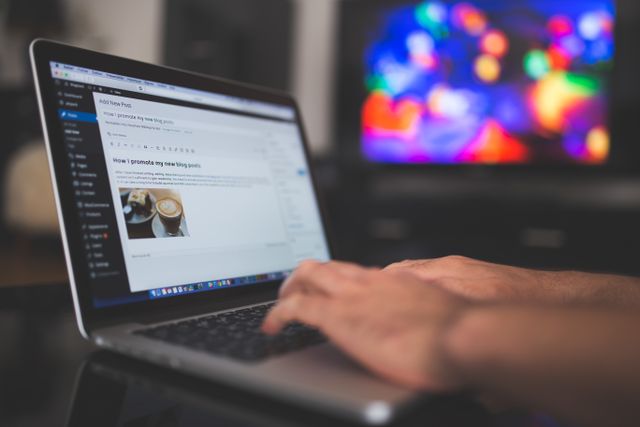 un pc portable avec wordpress ouvert